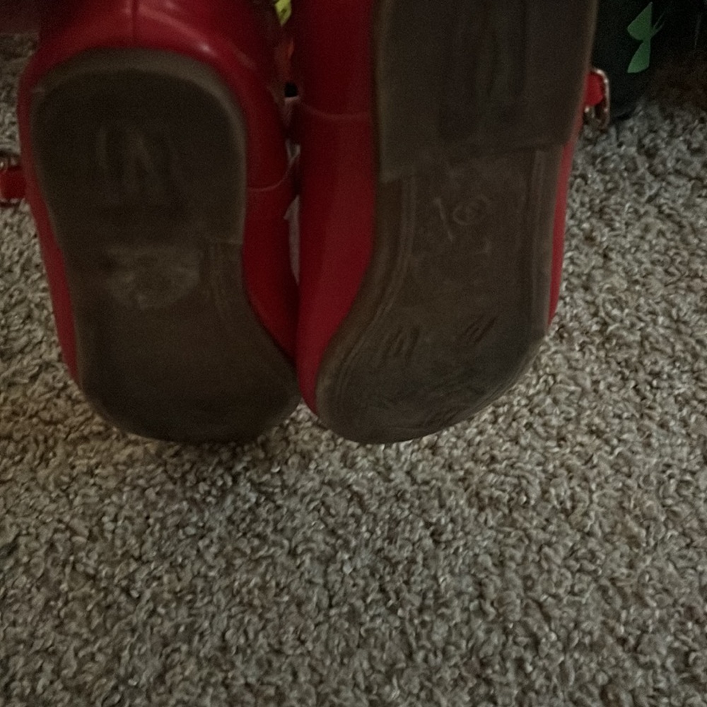 Red flat shoes size 3 - Picture 2 of 2